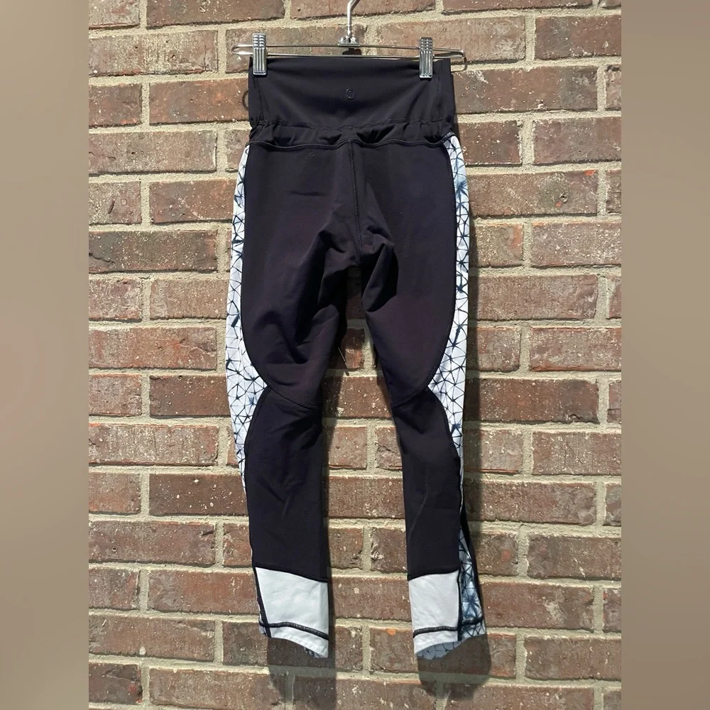 Lululemon Retreat 7/8” Leggings Size 4